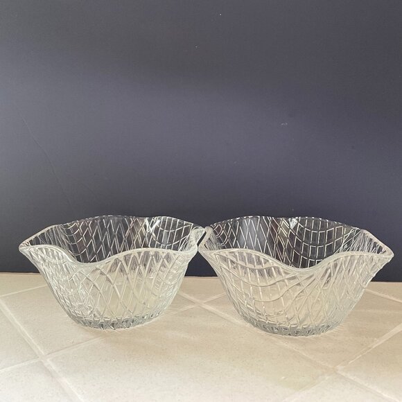 2 little cute glass candy bowls - Picture 3 of 9